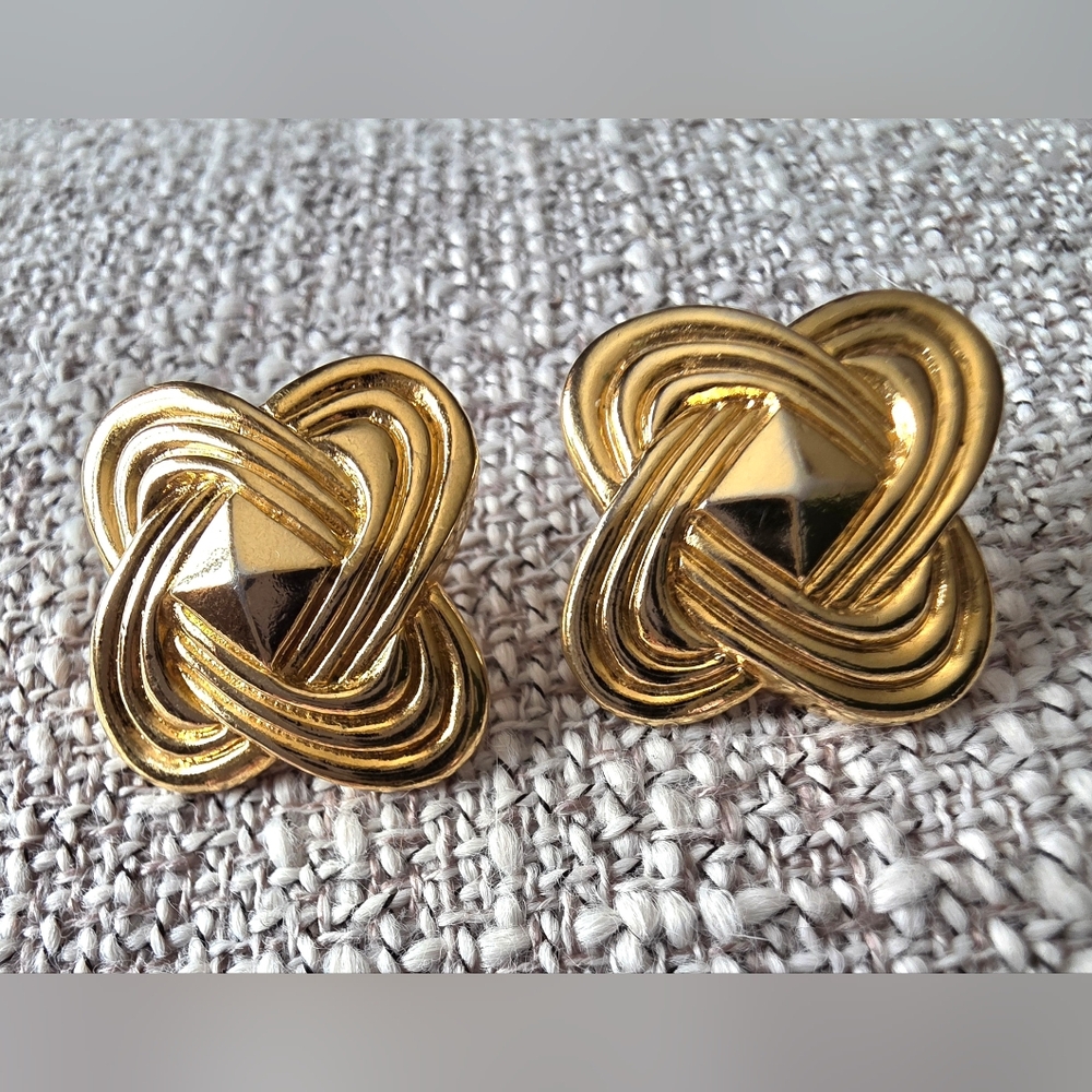 Vintage Avon Gold Tone Knot Design X Shape Stud Earrings 80s 90s